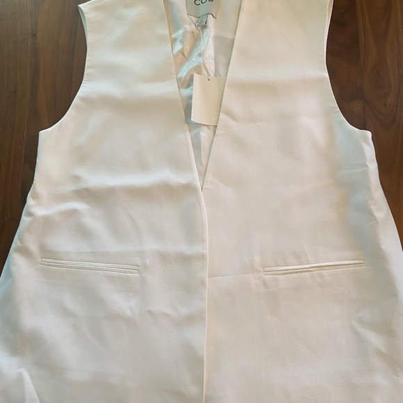 COS Clean Wrap-Front Vest - Picture 3 of 6